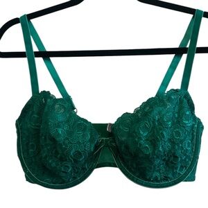 Victoria's Secret Emerald Green Lace Bra With Velvet Trim